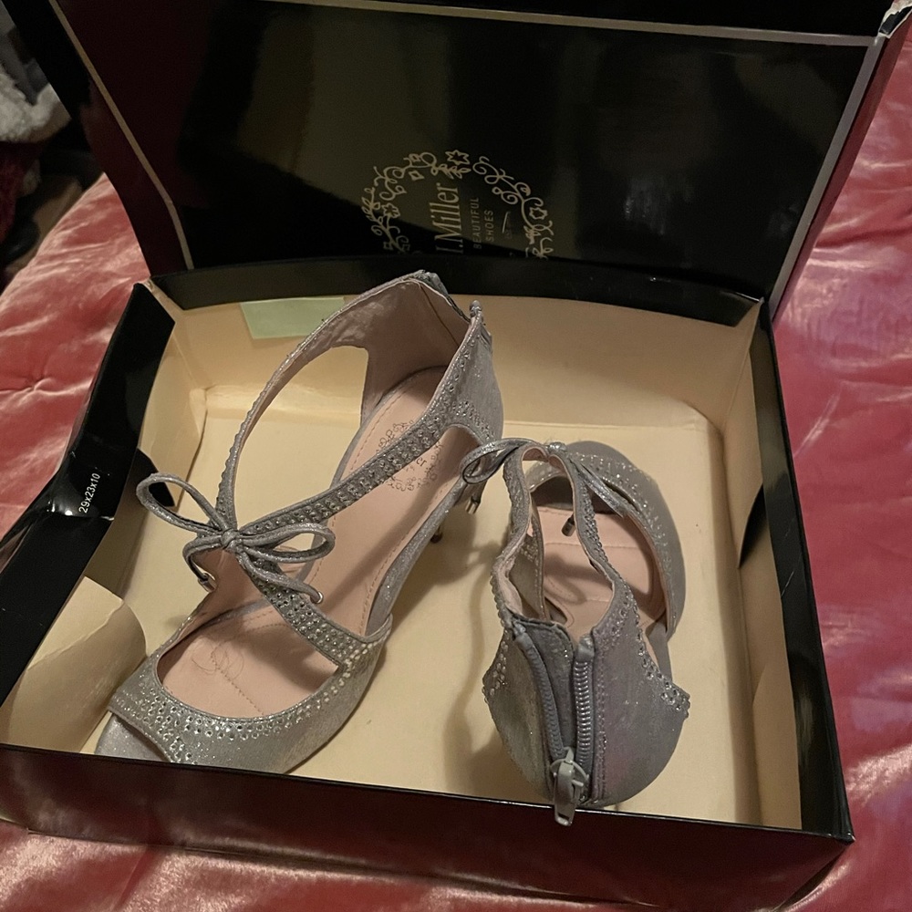 Shoes - Picture 4 of 4